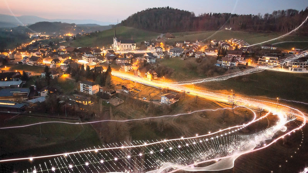 Neue Glasfasertechnologien in jeder Schweizer Gemeinde: Das Ziel des Ausbauplans umfasst urbane wie auch ländliche Gebiete. Neue Glasfasertechnologien in jeder Schweizer Gemeinde: Das Ziel des Ausbauplans umfasst urbane wie auch ländliche Gebiete.